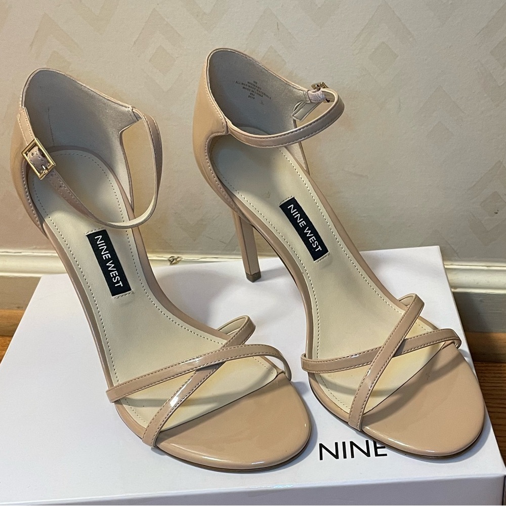 🍊🆕NINE WEST💛Sz9 Patent Sandal🌼